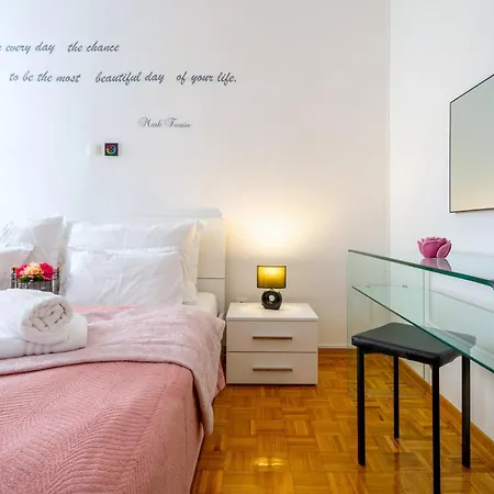 Apartman Luxe Comfort Melesio In Centre